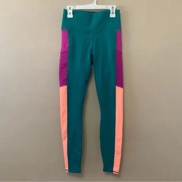 Fabletics On-The-Go PowerHold High-Waisted Leggings - Picture 2 of 13